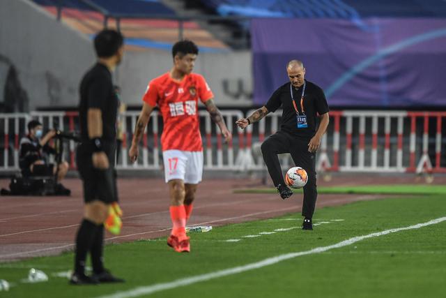 英国公开赛赫伯特平纪录领跑 小麦T38李昊桐淘汰